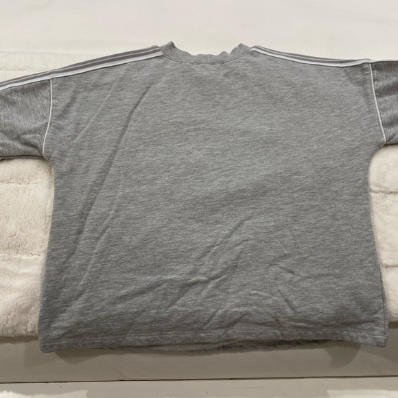 No Boundries Sweatshirt - with HEART DESIGN on Front - Picture 8 of 10